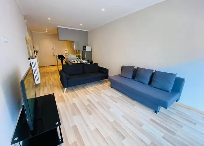 Magnifique Appartement 60M2 ,3 Pieces , Equipee,Tres Lumineux, 2 Minutes A Pied De La Plage