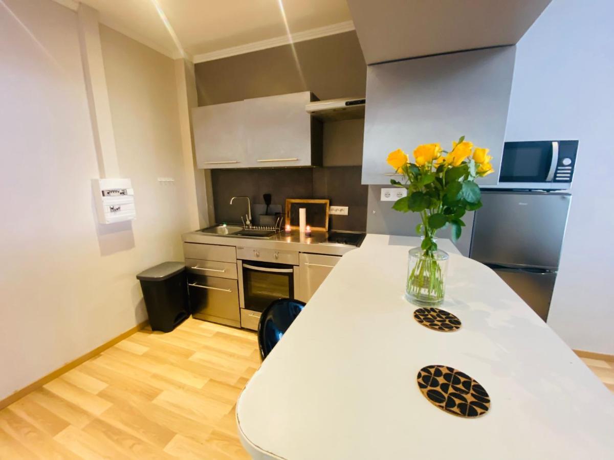 Magnifique 60m2 ,3 Pieces , Equipee,tres Lumineux, 2 Minutes A Pied De La Plage Apartment Nizza